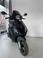 Piaggio Zip 4T Scooter Mat Zwart FULL OPTION (B-Klasse), Enlèvement ou Envoi, Comme neuf