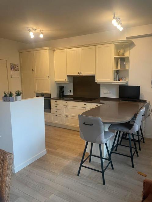 Volledig uitgeruste & ruime keuken met composiet werkblad, Huis en Inrichting, Keuken | Complete keukens, Zo goed als nieuw, Hoekkeuken