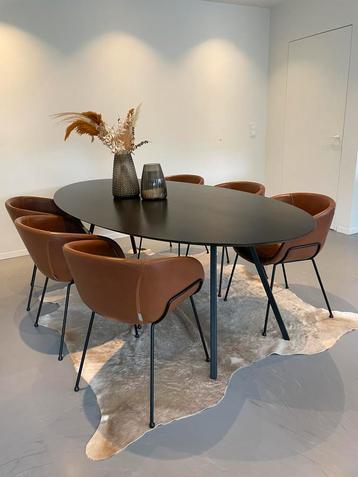 Studio Henk ovalen eettafel New Classic beschikbaar voor biedingen