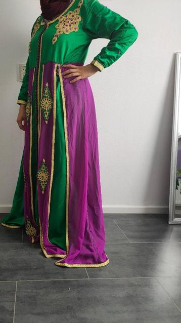 Een mooie kleurrijke Marokkaanse/feestelijke jurk - Takshita