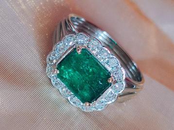 Klassieke ring met smaragd 2,67kt en diamanten 0,48kt, Enlèvement ou Envoi, Femme ou Homme, Or, Comme neuf