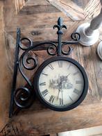 Prachtig klok. Van beide kanten dezelfde beeld. Landelijk, Huis en Inrichting, Ophalen, Zo goed als nieuw, Analoog, Wandklok