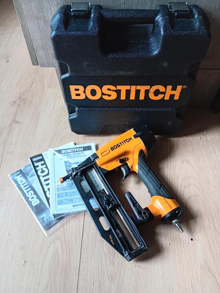 Cloueuse pneumatique, Bricolage & Construction, Outillage | Outillage à main, Comme neuf, Enlèvement