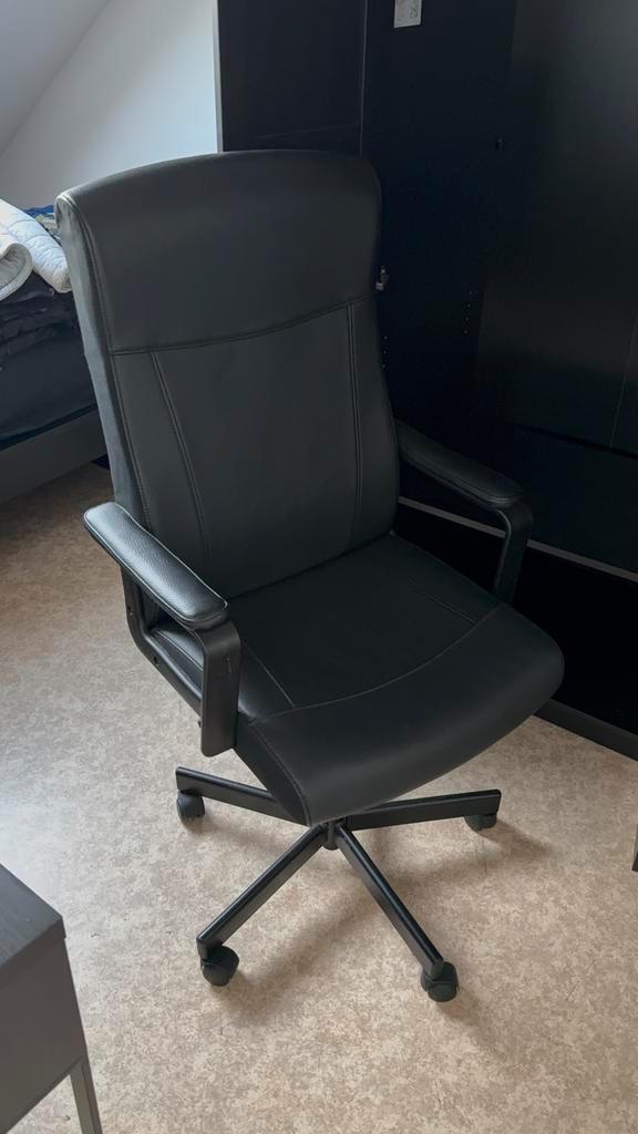 Chaise IKEA pivotante, Maison & Meubles, Chaises de bureau, Comme neuf, Chaise de bureau, Noir, Enlèvement ou Envoi