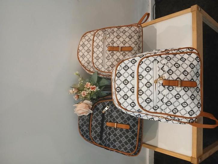 Mix tassen tussen 10 en 15eur p stuk, Handtassen en Accessoires, Tassen | Reistassen en Weekendtassen, Zo goed als nieuw, Ophalen of Verzenden