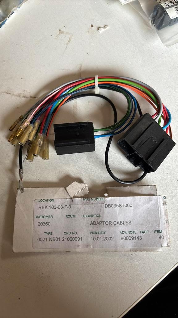 Adaptor radio DB035ST000, Auto diversen, Autoradio's, Nieuw, Ophalen of Verzenden