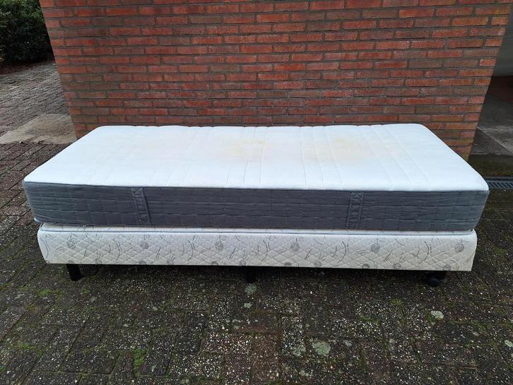 Sommier et/ou matelas Hovag Ikea pour 1 personne, Maison & Meubles, Chambre à coucher | Lits, Utilisé, Une personne, 90 cm, 200 cm