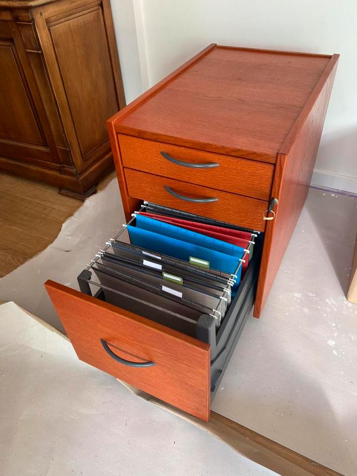 IKEA Effektiv bureaumeubilair op wielen, Huis en Inrichting, Kasten | Roldeurkasten en Archiefkasten, Zo goed als nieuw, Minder dan 100 cm