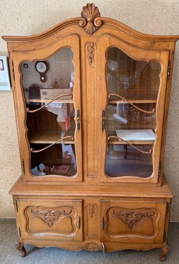 Vintage Vitrinekast beschikbaar voor biedingen