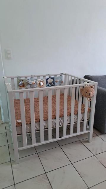TWF box met matras, deken en speeltjes, Enlèvement, Comme neuf