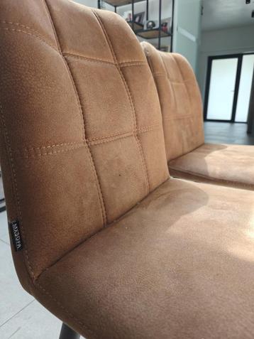Twee barstoelen te koop beschikbaar voor biedingen
