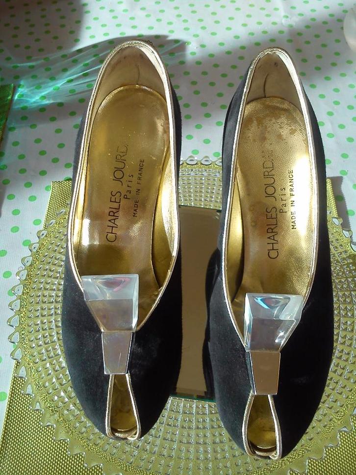 VINTAGE zwart daim-gouden pumps Charles Jourdan - mt 36- mt, Kleding | Dames, Schoenen, Gedragen, Pumps, Zwart, Ophalen of Verzenden