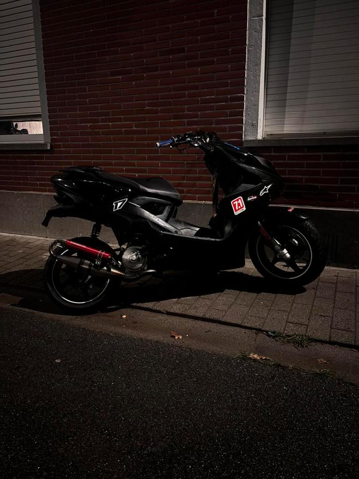 Te koop earox 2013 A klasse, Fietsen en Brommers, Scooters | Yamaha, Zo goed als nieuw, Aerox, Klasse A (25 km/u), Tweetakt, Ophalen