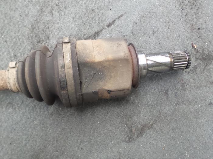 Aandrijfas links-voor van een Opel Corsa, Auto-onderdelen, Remmen en Aandrijving, Opel, Gebruikt, 3 maanden garantie, Ophalen of Verzenden