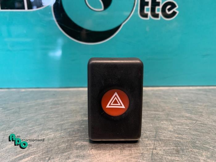 Commutateur éclairage d'urgence d'un Dacia Logan (Logan 1 0, Autos : Pièces & Accessoires, Tableau de bord & Interrupteurs, Dacia