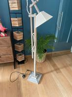 Lampadaire - lampe sur pied en bois cérusé, Maison & Meubles, Lampes | Lampadaires, Campagne, Utilisé, Bois, 150 à 200 cm