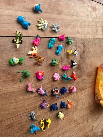Mini figuurtjes pokemon beschikbaar voor biedingen