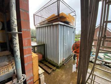 Toebehoren torenkraan : hijsbare werfkeet beschikbaar voor biedingen