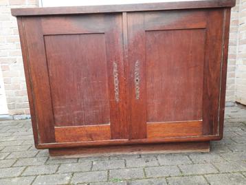 armoire basse beschikbaar voor biedingen