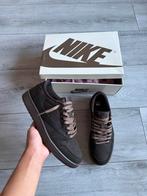 Air Jordan 1 Travis Scott Velvet Brown 46, Kleding | Heren, Schoenen, Bruin, Nieuw, Ophalen of Verzenden, Sneakers
