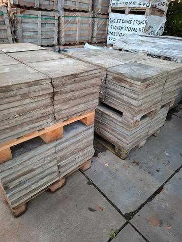 Carreaux chinois en pierre bleue 40/40/3 disponible aux enchères