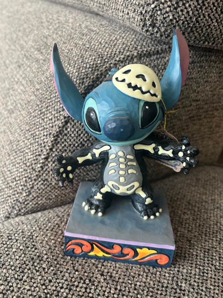 Stitch skelton  glow in the dark met doos. NIEUW, Verzamelen, Disney, Zo goed als nieuw, Beeldje of Figuurtje, Overige figuren