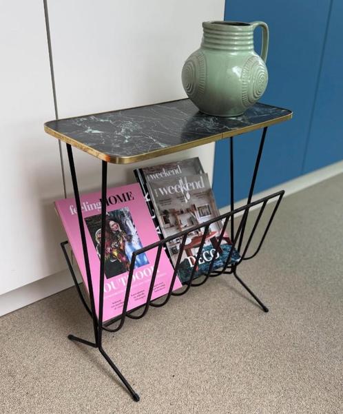 Vintage krantenrek, Huis en Inrichting, Woonaccessoires | Krantenbakken en Lectuurbakken, Ophalen