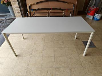 1 witte tafel 175 x 75 cm beschikbaar voor biedingen