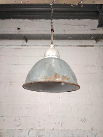 Industriële emaille hanglamp beschikbaar voor biedingen