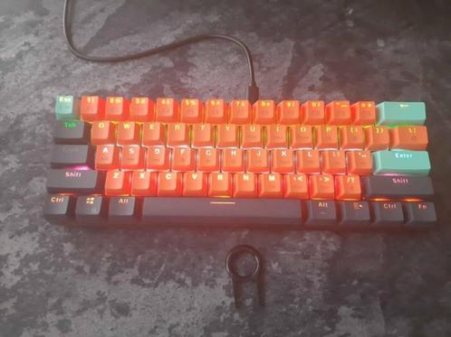 (Keyboard,Mouse,Grote Mousepad,Xbox controller,Airpods pro2), Computers en Software, Toetsenborden, Nieuw, Qwerty, Bedraad, Toetsenbord en muis-set