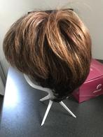 Bruine haarpruik met lichtgouden accenten, Handtassen en Accessoires, Uiterlijk | Haarverzorging, Ophalen of Verzenden, Zo goed als nieuw