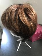 Perruque cheveux bruns avec légères mèches dorées, Bijoux, Sacs & Beauté, Comme neuf, Perruque ou Extension de cheveux, Enlèvement ou Envoi
