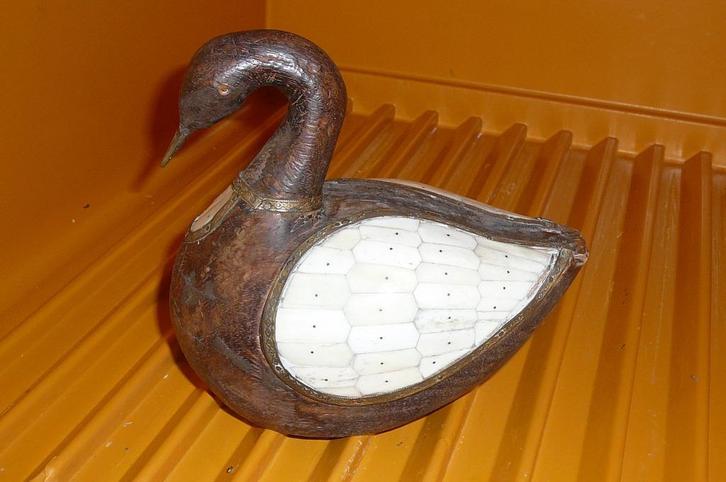 Houten eend met parelmoer decoratie  (doos 10), Antiek en Kunst, Curiosa en Brocante, Ophalen of Verzenden
