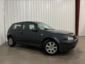 - Volkswagen Golf IV - 1.6 Essence - 175000 km - Clima -  disponible aux enchères