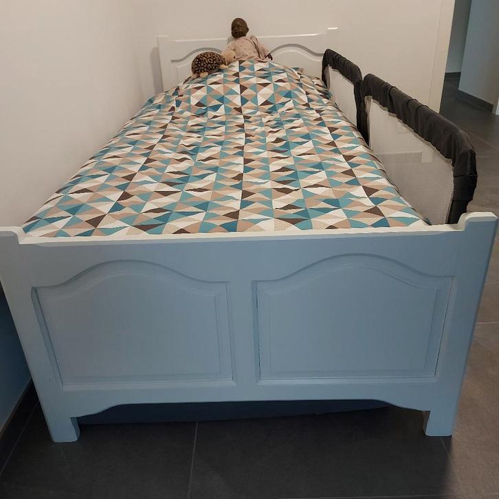 Wit grenen 1P-bed met al de toebehoren zoals op foto, Huis en Inrichting, Slaapkamer | Bedden, Zo goed als nieuw, Wit, Ophalen