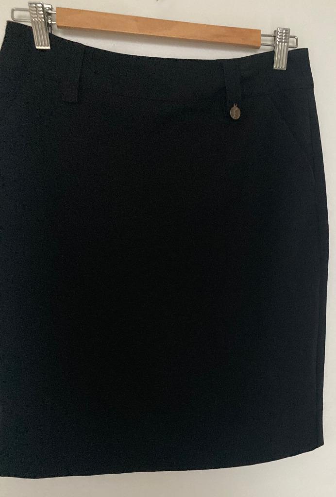 Tisfaia - zwarte rok tot aan de knie -Medium(38)nieuwstaat, Kleding | Dames, Rokken, Zo goed als nieuw, Maat 38/40 (M), Zwart