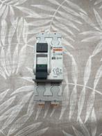 Verliesstroomschakelaar 2p 40a 300ma nieuw, Ophalen, Nieuw