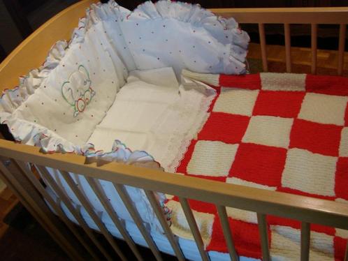 BABYBEDJE met dik matrasje merk pericles:zo goed als nieuw, Kinderen en Baby's, Kinderkamer | Bedden, Zo goed als nieuw, Lattenbodem