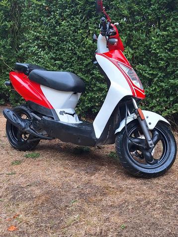 Kymco 50cc B klasse papieren en sleutel start en rijd 50 uur beschikbaar voor biedingen