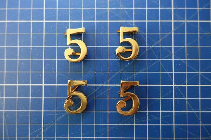 ABL #61 - CIJFER 5 VOOR UNIFORM (set), Verzamelen, Militaria | Algemeen, Landmacht, Embleem of Badge, Ophalen of Verzenden