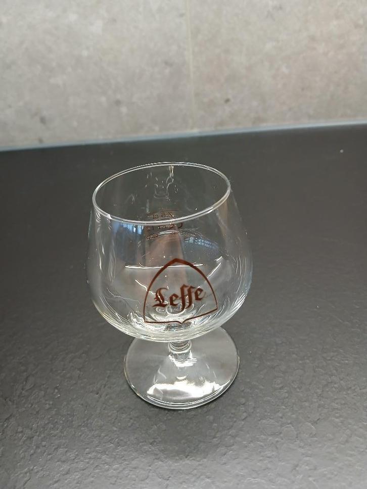 Klein Galopin LEFFE glas op standaard in goede staat, Verzamelen, Biermerken, Nieuw, Glas of Glazen, Leffe, Ophalen of Verzenden