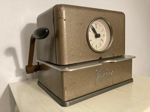 Horloge à tic-tac Antique Jundes -Fabriquée en Allemagne - r, Antiquités & Art, Antiquités | Horloges, Enlèvement ou Envoi