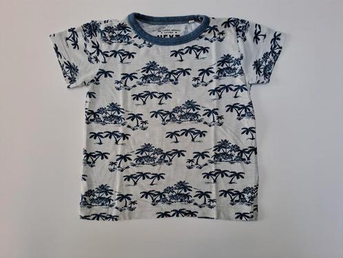 Mt 92 Lichtblauwe T-shirt met donkerblauwe palmbomen, Kinderen en Baby's, Kinderkleding | Maat 92, Gebruikt, Jongen, Shirt of Longsleeve