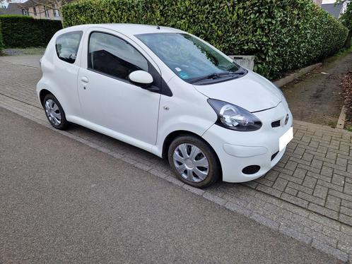 aygo phase2 1000cc essence 50kw 2010 euro5 152000km airco, Auto's, Toyota, Particulier, Aygo, ABS, Airbags, Airconditioning, Centrale vergrendeling