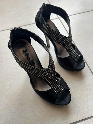 Schoenen maat 36.  Te koop per paar.  beschikbaar voor biedingen