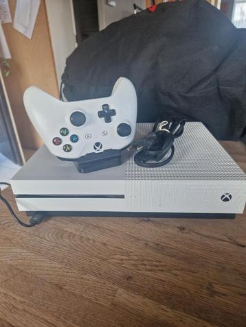 Xbox one S 1TB  beschikbaar voor biedingen