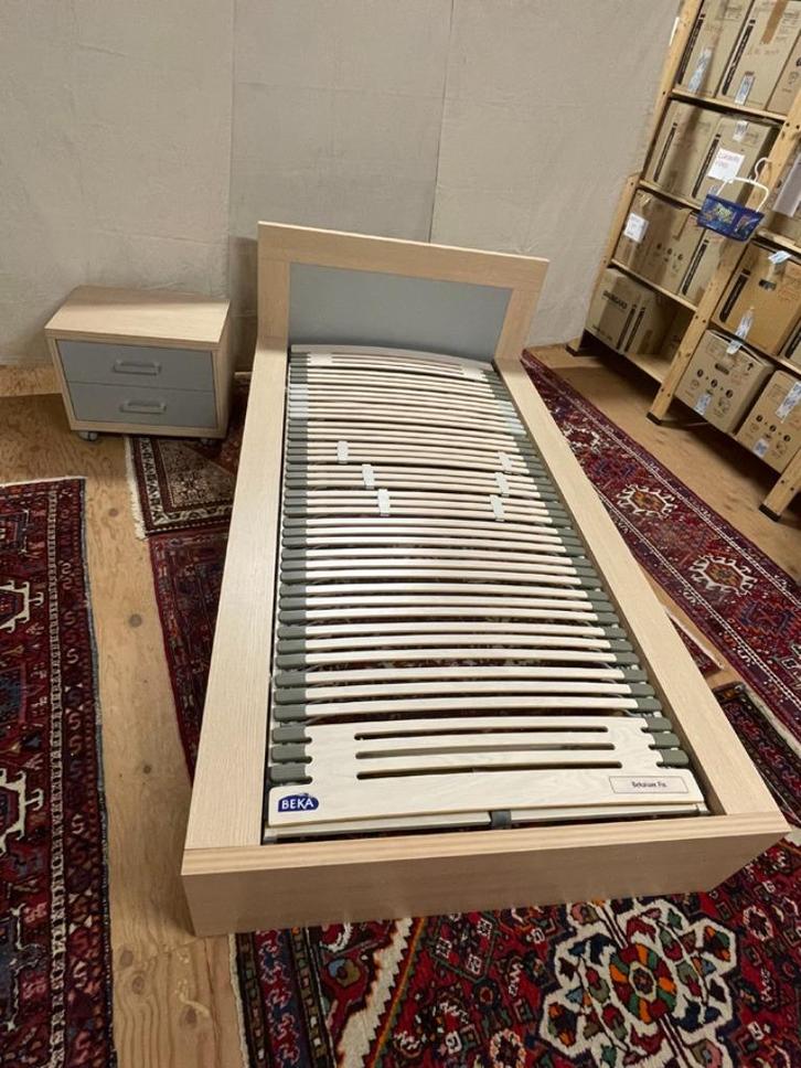 kinderkamer/tienerkamer te koop, Huis en Inrichting, Slaapkamer | Bedden, Zo goed als nieuw, Eenpersoons, 90 cm, 200 cm, Hout