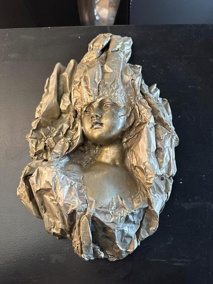 Bronzen wandsculptuur — Vrouwelijk gezicht/Portret (1990), Antiek en Kunst, Antiek | Brons en Koper, Brons, Ophalen of Verzenden