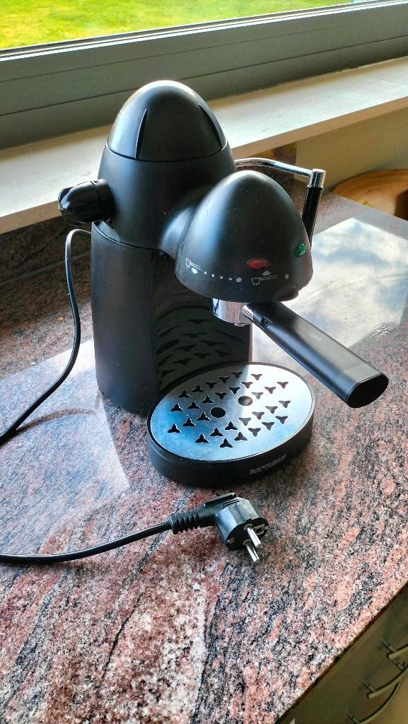 Espresso machine, Electroménager, Cafetières, Utilisé, Café moulu, Réservoir d'eau amovible, Tuyau à Vapeur, Enlèvement ou Envoi