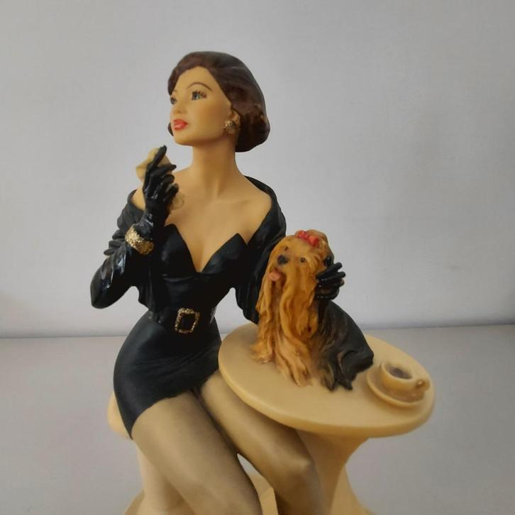 Vittorio Luigi Tessaro - Beeld - dame met hondje, Antiek en Kunst, Kunst | Beelden en Houtsnijwerken, Ophalen of Verzenden